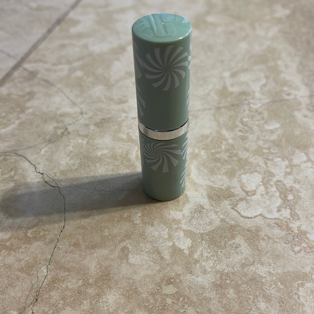Clinique makeup-kisses lip color